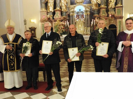 Prejemniku nadškofovega priznanja 